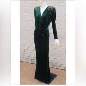 Chic Long Sleeve Velvet Dress in Deep Green